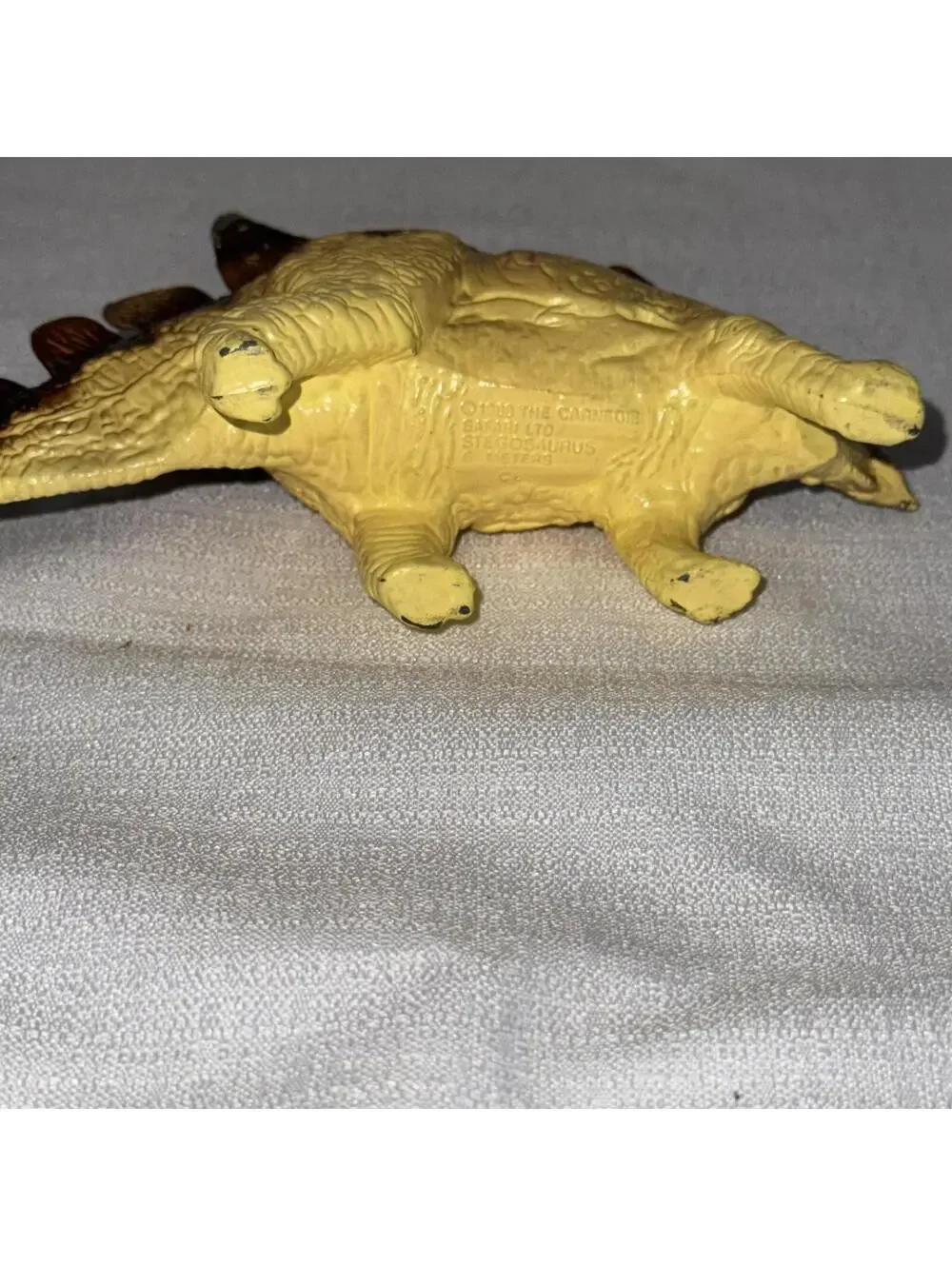 Vintage Stegosaurus 1988 Safari LTD‎ Carnegie Collection Dinosaur Yellow Brown